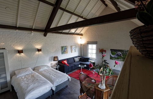 Blitterswijck House | Room-room to Rent With own Entrance, liv