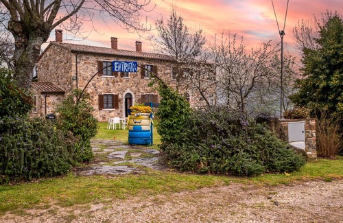 Catabbio Apartment | Room 'Rosa' with Shared Pool and Shared Garden