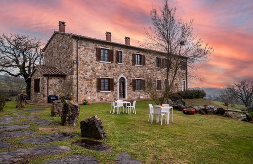 Catabbio Apartment | Room 'Rosa' with Shared Pool and Shared Garden