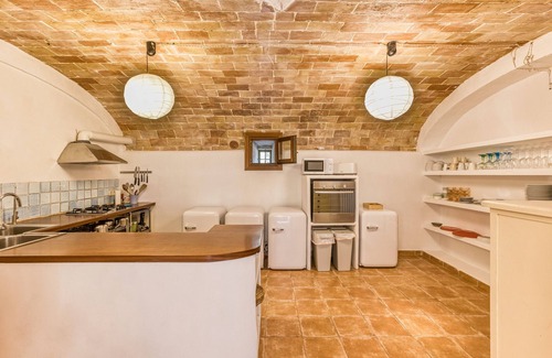 Borrassa Apartment | Room 'Salvia' with Shared Pool, Shared Terrace and Wi-Fi