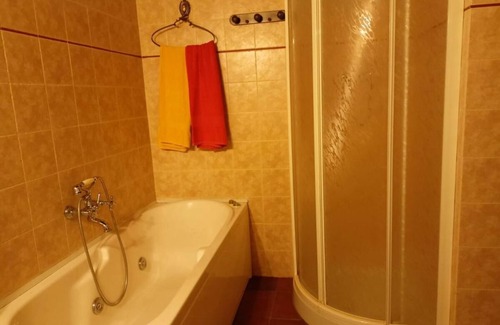 Rocchetta di Vara Villa | Room 'Stanza Del Folletto' with Shared Garden and Wi-Fi