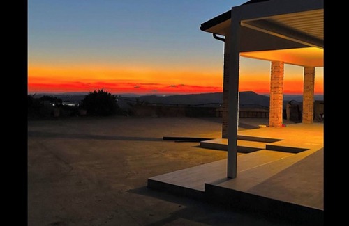 Mazzarino Apartment | Room 'Stanza Del Vino' with Shared Terrace, Wi-Fi and Air Conditioning