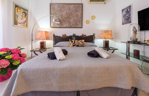 Milazzo House | Room 'Stromboli' with Shared Terrace, Wi-Fi and Air Conditioning