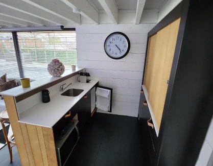 Willebroek Bed & Breakfast | room Tomorrowland with pool