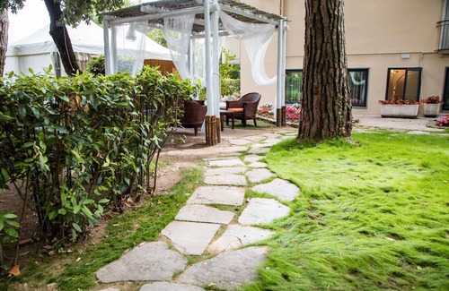 Ronchi Apartment | Room 'Tripla' with Shared Garden, Wi-Fi and Air Conditioning