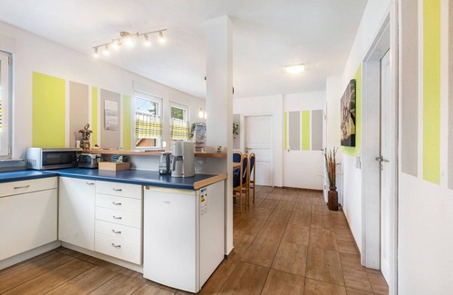Birstein Apartment | Room 'Venedig' with Shared Terrace and Wi-Fi
