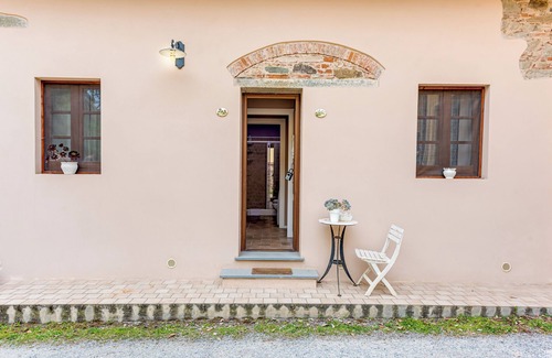 Empoli House | Room 'White' with Shared Garden, Wi-Fi and Air Conditioning