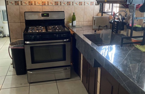 Liberia Bed & Breakfast | Room+WiFi+Kitchen+Tv+Laundry+Parking @Guanacaste