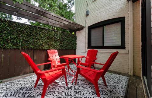 Old Mill House | Room with a balcony in a luxury house in Old mills