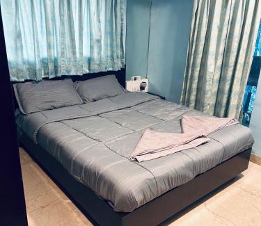 Pali Hill Apartment | Room with a balcony near the sea