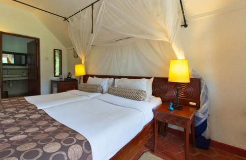 Maasai Mara Cabin | Room with Direct Access to Maasai Mara Safaris | Relaxing Room Ideal For Couple