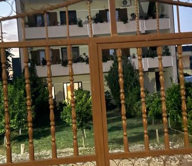 Kamez House | Room with garden view