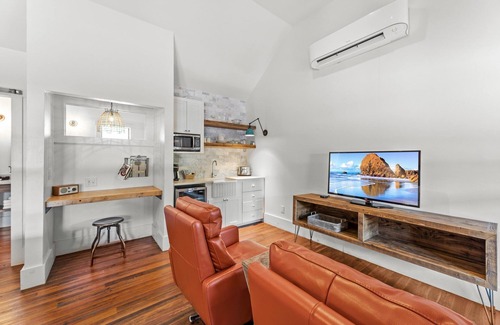 Comfort Cabin | Room with One King Bed and Shared Patio