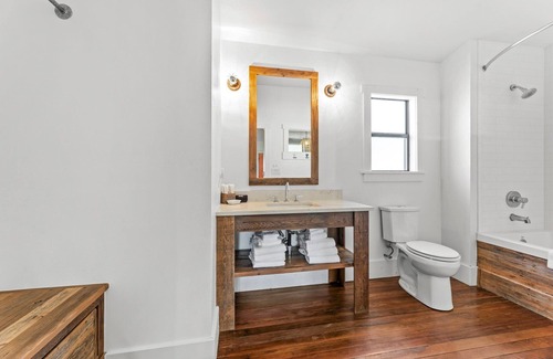 Comfort Cabin | Room with One King Bed and Shared Patio