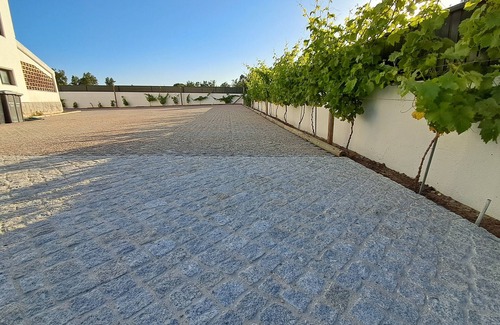 Quintola da Maca Apartment | Room with private bathroom and balcony at Casa das Vinhas in Sesimbra