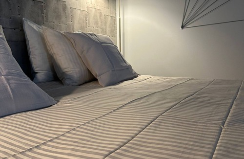 Santa Maria Maior Cabin | Room with private bathroom in the center of Lisbon.