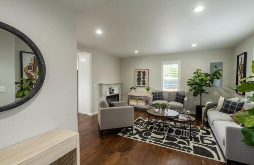 Parkland House | Room with Queen Bed in Tacoma