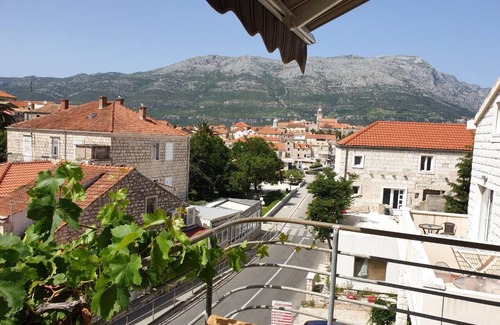 Cove Tri Zala (Zrnovo) Apartment | Room with the view - Yellow