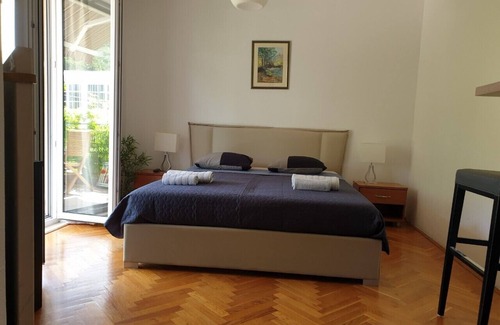 Cove Tri Zala (Zrnovo) Apartment | Room with the view - Yellow