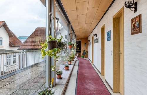 Reinhardshausen Apartment | Room 'Wollmert' with Shared Terrace, Shared Garden and Balcony