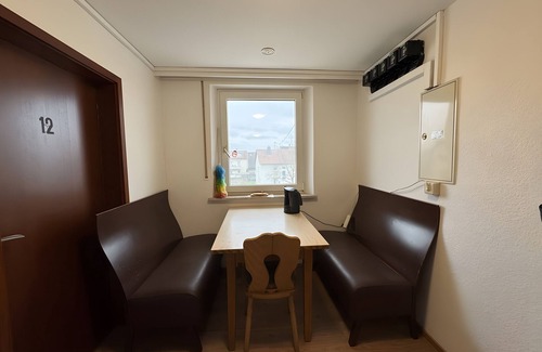 Berg Apartment | Room 'Zimmer 3' with Wi-Fi