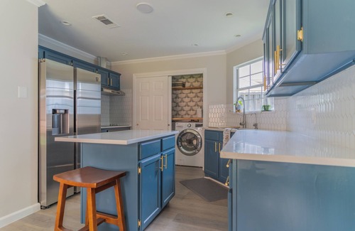 Frisco House | ROOMD | Mid Century Modern | King Beds | 3BR 2 BA