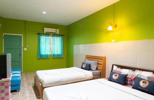 Amphawa Hotel | RoomQuest Amphawa Vaylasamran