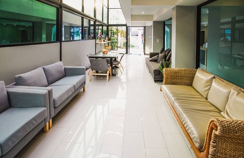 Don Muang Hotel | RoomQuest Bangkok Don Mueang Airport 1