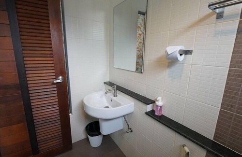 Tha Sala Hotel | RoomQuest Tha Sala