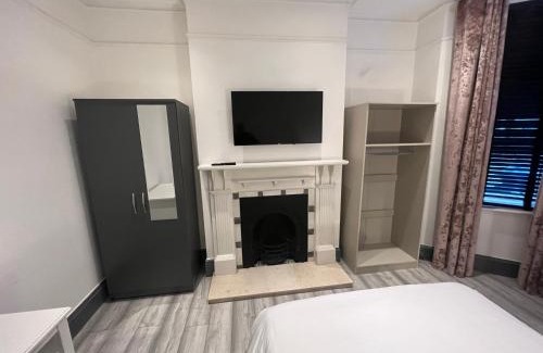 Broad Green House | Rooms in Modernised Victorian House
