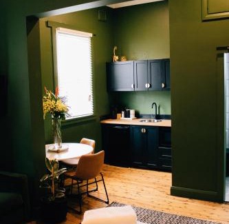 Leeton Apartment | Rooms of Renown - The Gilded Globe