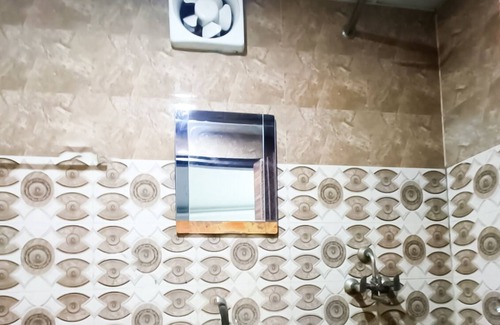Sector 27 Hotel | Roomshala 039 Hotel Rk