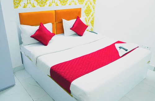 New Delhi Hotel | Roomshala 107 Chatt Farm House