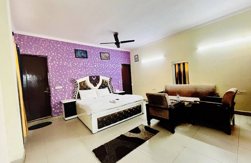 South Extension Hotel | Roomshala 167 Hotel Red South Ex