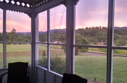 Dryden House | Roomy 1896 Victorian Farmhouse Farm Stay in Lee Virginia