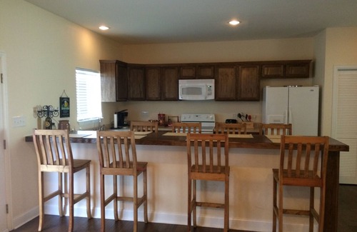 Denison Apartment | Roomy 2nd Floor Spacious Guesthouse short drive to Lake Texoma