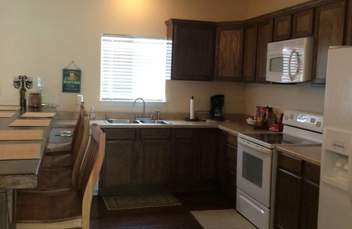 Denison Apartment | Roomy 2nd Floor Spacious Guesthouse short drive to Lake Texoma