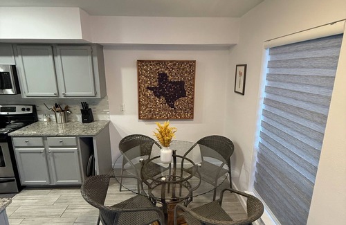 Lakeway House | Roomy 3bed/2bath by Lake Travis with community pool, pets welcome!