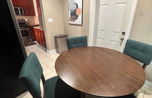 North Valley Stream House | Roomy 4BR 8 min to JFK