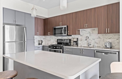 Fremont Apartment | Roomy Fremont 1BR w/Roof Deck, Pool & Spa, near TJ & WF, by Blueground