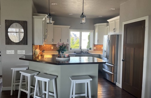 Butte Des Morts House | Roomy home on 18 acres 15 Min to EAA Airventure