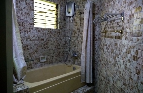Quezon City House | Roosevelt Avenue Penthouse (5 Bedrooms 5 Bathrooms)