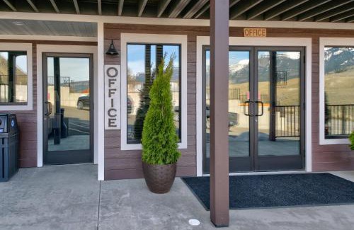 Gardiner Hotel | Roosevelt Hotel - Yellowstone