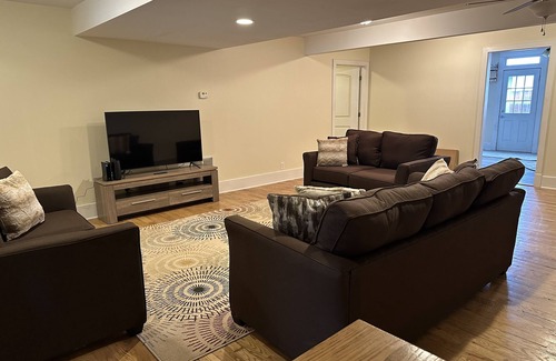 Hannibal Apartment | Roosters Crow 1 Bedroom