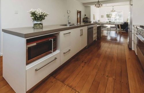 Fitzroy House | Ropiha Retreat - close to Fitzroy Beach paradise