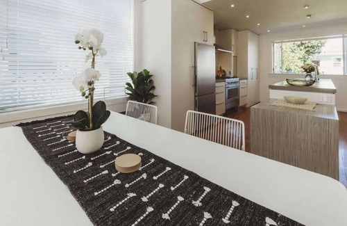 Fitzroy House | Ropiha Retreat - close to Fitzroy Beach paradise