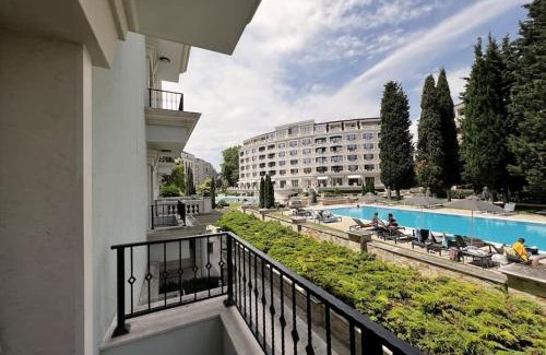 Saints Constantine and Helena Apartment | Rosie's Cozy Bright Apartment Summer Paradise