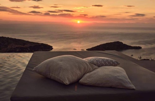 Korithi Apartment | Rosa Luxury Suite – Heated Pool & Sea View