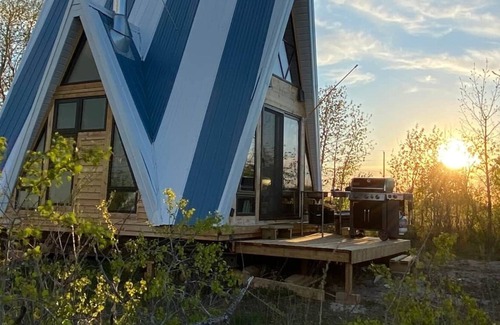 Riverton House | Rosa - Modern Viking Cabin, luxurious, secluded, off-grid