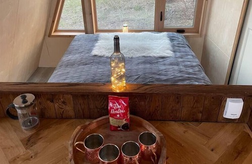Riverton House | Rosa - Modern Viking Cabin, luxurious, secluded, off-grid